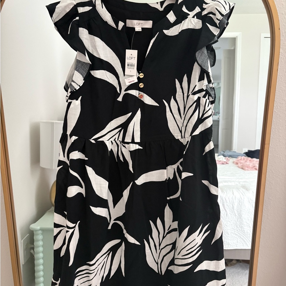LOFT Black & White Leaf-Print Button Front Top